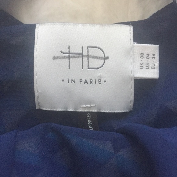 3/$20 Anthropologie HD in Paris Blue Geometric top - Picture 4 of 9